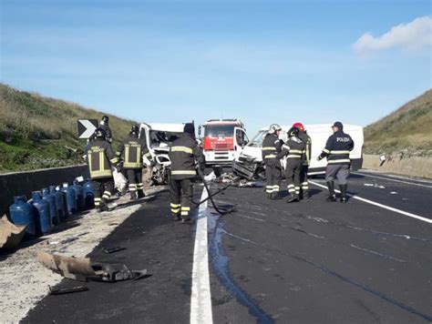 Incidente Mortale A Matera Coinvolti Due Mezzi Uno Trasportava