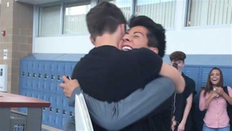 Un Chico Heterosexual Le Pidi A Su Amigo Gay Ir Con L A Su Fiesta De Graduaci N Es Lo M S