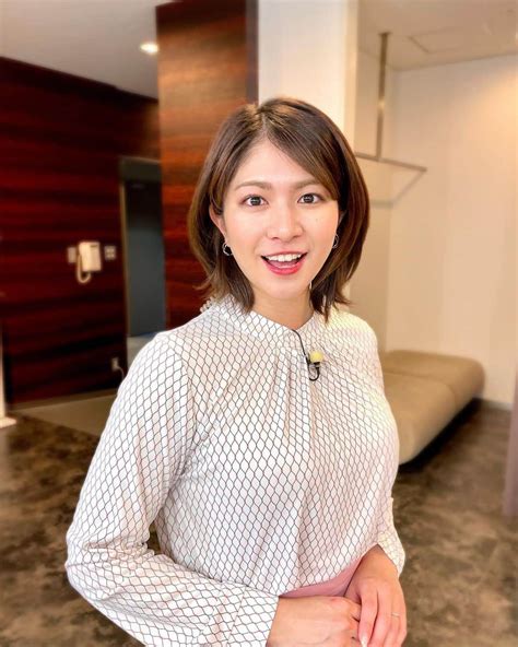 千葉真由佳さんのインスタグラム写真 千葉真由佳instagram 「【楽屋にて 🤳】 毎朝、衣装写真は スタジオで撮っていますが 私