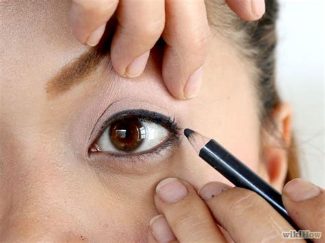 How To Apply Pencil Eyeliner For Beginners