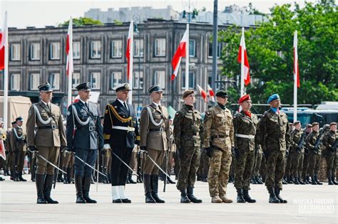 Za Cznik Publikacji Obchody Wi Ta Wojska Polskiego Biuro Prasowe