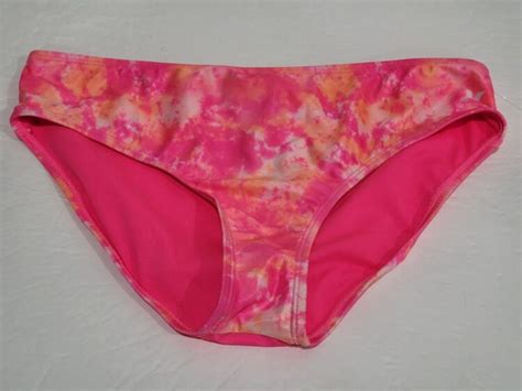 Hot Sexy Hiper Bikini Pics