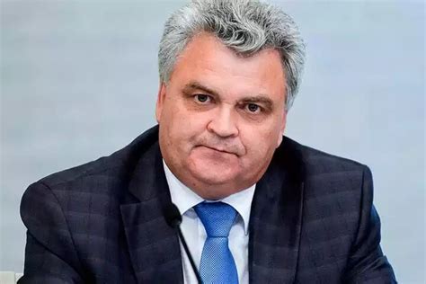 Мэр отобрал у чиновников служебные авто и отправил чистить улицы и ...