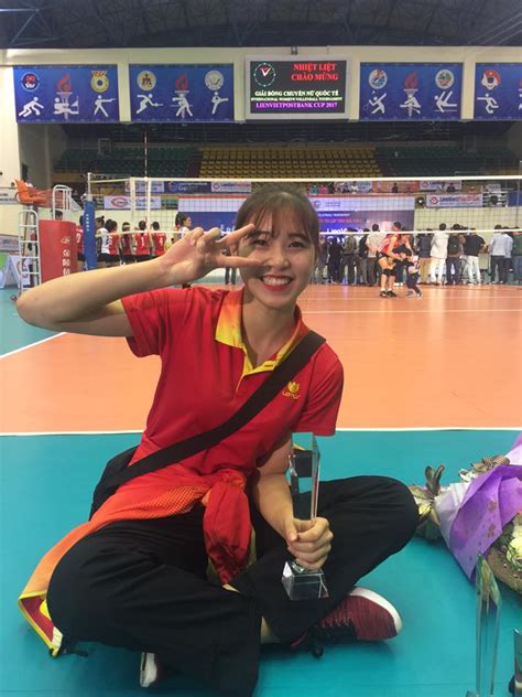 Nhan sắc xinh đẹp của hot girl bóng chuyền 15 tuổi cao 1m74