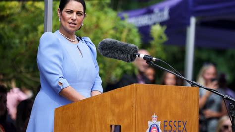 Ministrul De Interne Al Marii Britanii Priti Patel A Anun At C