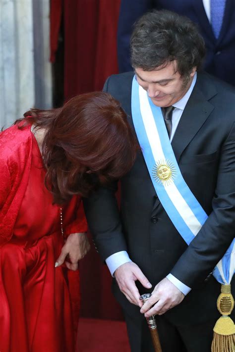 La anécdotas de la asunción de Javier Milei de los perros en el bastón