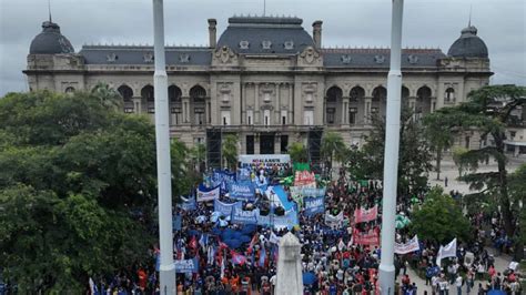 Paritaria Docente Caliente En Santa Fe Anuncian Paros Y El Gobierno