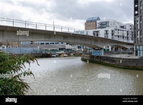 Docklands Light Railway Dlr Viaduct Crossing The River Ravensbourne