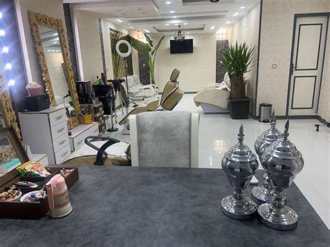 سالن زیبایی غزل در یزد ایران مشاغل