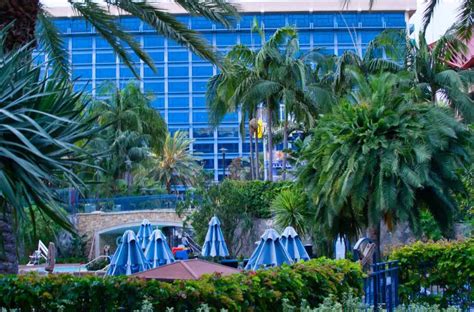 Disneyland Hotel California Pool