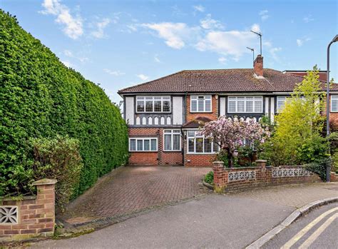 George V Avenue Pinner Ha5 6 Bed Semi Detached House For Sale £900 000