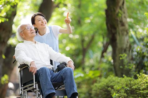 老人福祉法をわかりやすく解説！介護保険法との違いや制定の背景も 介護の求人あるある