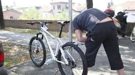 Ladri Di Biciclette In Azione A Nibionno Caccia Ai Malviventi