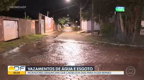 Moradores denunciam vazamento de água e esgoto Bom Dia DF G1