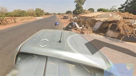 EL COCHE DE GOOGLE MAPS ATROPELLA A UN HOMBRE QUE VA EN MOTO Y TODO