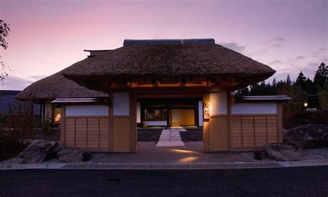 築200年の茅葺き古民家を移築した隠れ家のような一軒宿「角館山荘 侘桜」（秋田） Luxury Travel Tohoku