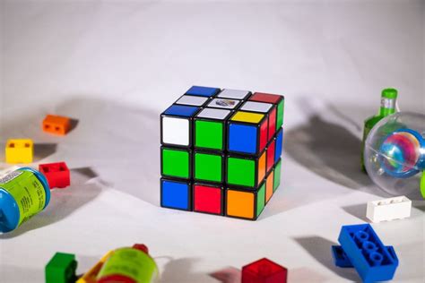 A Step By Step Tutorial On How To Solve A Rubiks Cube Trivia Genius