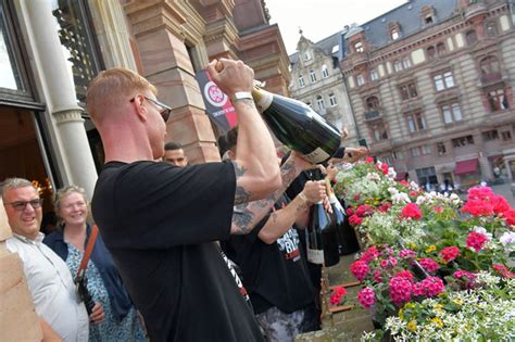 Wiesbadenaktuell Empfang Im Rathaus SV Wehen Wiesbaden Feiert