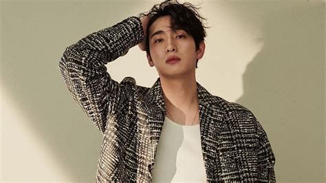 Yoon Bak Umumkan Pernikahan Dengan Model Kim Su Bin