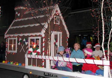 Gingerbread House Float Christmas Santa Arrives In Rumford During