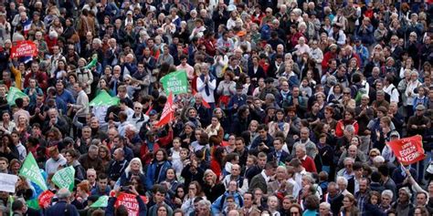 Manifestation Contre La Pma Des Dizaines De Milliers De Personnes Ont