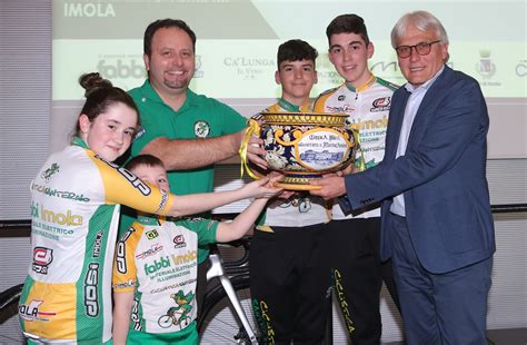 Pi Di Persone Allautodromo Di Imola Per Presentazione Santerno