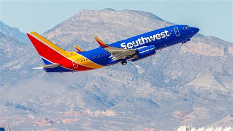 Southwest Airlines expands Boeing 737 order to more than 300 jets