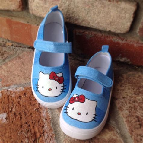 Hello kitty shoes handpainted | Hello kitty shoes, Shoes, Baby shoes