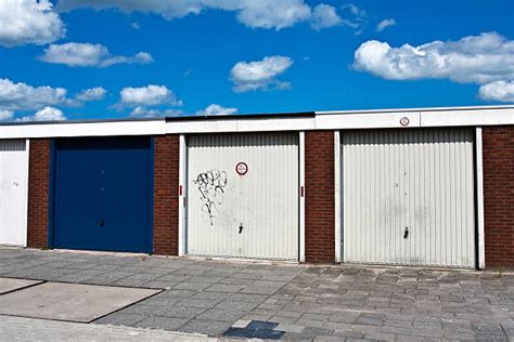 1200 Garage Door Side View Stock Photos Pictures And Royalty Free