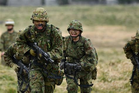 陸上自衛隊霞目駐屯地【公式】 On Twitter 東北方面航空隊 は、陸曹候補生課程入校前の隊員に履修前教育を実施しています🪖 陸曹選抜試験に合格した彼らは、先輩隊員を目指しつつ、自分