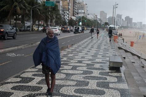 Feriados da Semana Santa devem ter céu encoberto e pancadas de chuva no