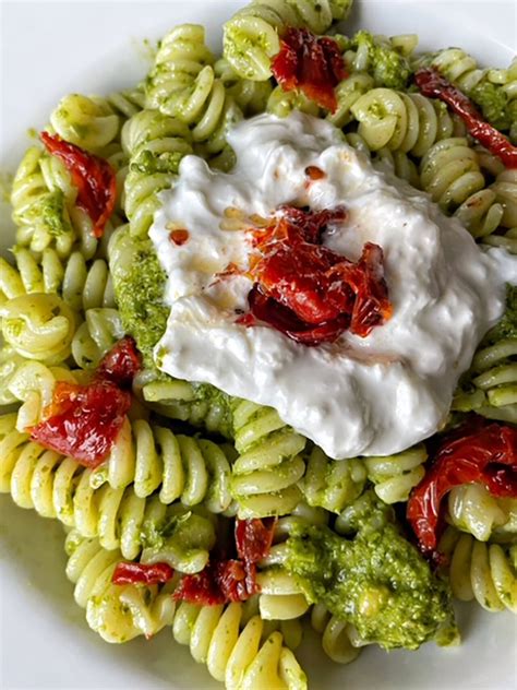 Pasta Armando Fusilli Cremosi Al Pesto Di Basilico Stracciatella E