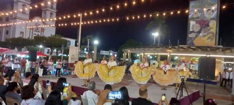 Recibe gobierno de Cárdenas al ballet folklórico de Balancán en el