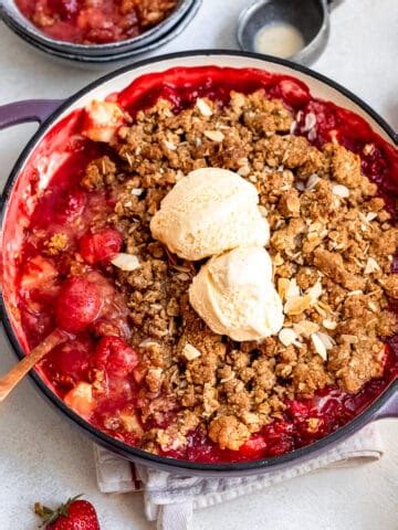 Old Fashioned Easy Rhubarb And Strawberry Crumble Savvy Bites