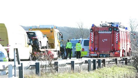 Voldsomt trafikuheld lukkede motorvej Adskillige blev kvæstet BT