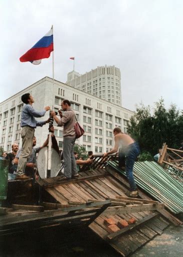 Il Y A Ans Moscou Un Putsch Manqu Sonnait Le Glas De L Urss