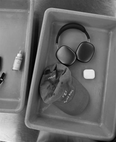Travel Aesthetic Dark Aesthetic Aesthetic Women Apple Headphone