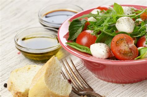 Premium Photo Caprese Salad And Bread