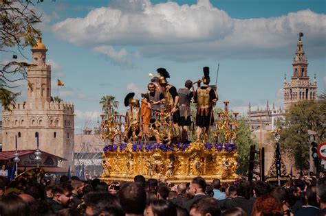 Cómo disfrutar de la Semana Santa de Sevilla por primera vez sin morir