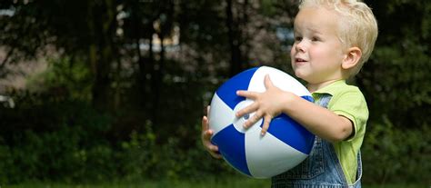 Jouer au ballon et à la balle