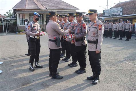 Kapolres Tegal Distribusikan Buku Dalam Kegiatan Polri Peduli Budaya