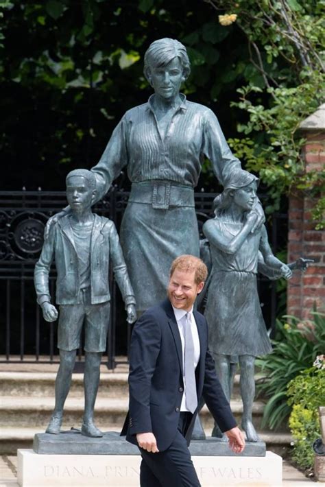 Fotos Ap S Treta Harry E William Inauguram Est Tua Da Princesa Diana