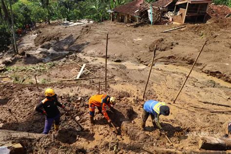 Tim Dvi Polda Jabar Ambil Sampel Dna Keluarga Korban Hilang Longsor