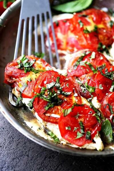 Caprese Skillet Chicken Recipe Easy Pan Seared Chicken Breast Dinner