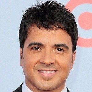 Luis Fonsi - Age, Family, Bio | Famous Birthdays