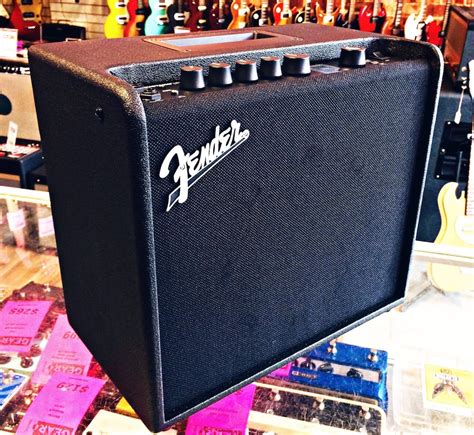 Fender Mustang LT25 Guitar Amp: Canadian Online Music Store in Oakville ...