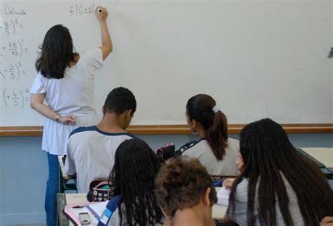 Pé de Meia estudantes nascidos em março e abril recebem hoje R 200