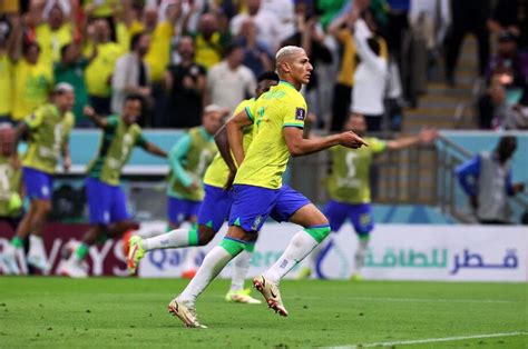 Richarlison Marca Dois E Brasil Vence S Rvia Em Estreia Na Copa Do