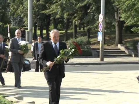 2013 07 02 Depunere De Flori La Monumentul Lui Stefan Cel Mare YouTube