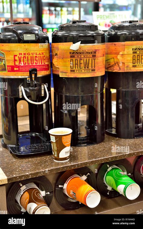 7 11 Store Stock Photos And 7 11 Store Stock Images Alamy